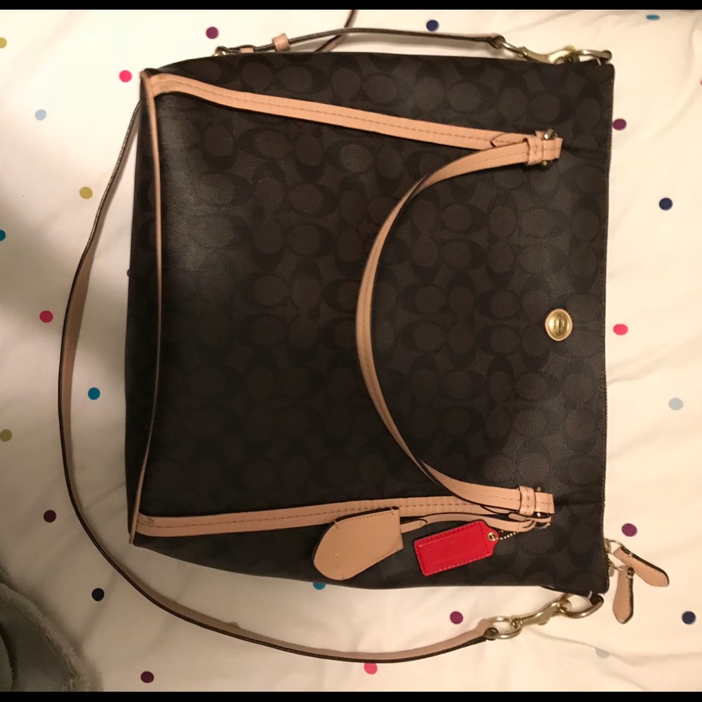 **NEED GONE ASAP MAKE OFFER** Large coach crossbod